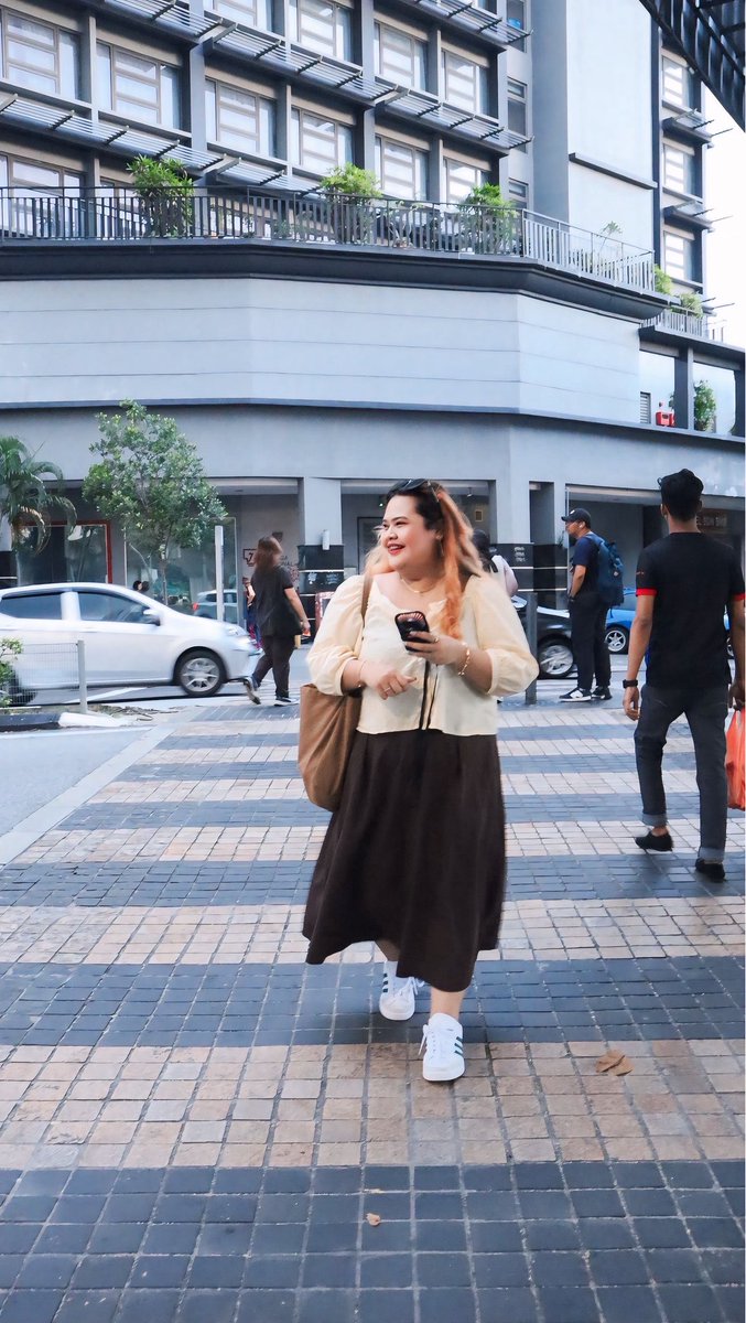 thesephia_'s tweet image. playing tourists ✨💐🌸