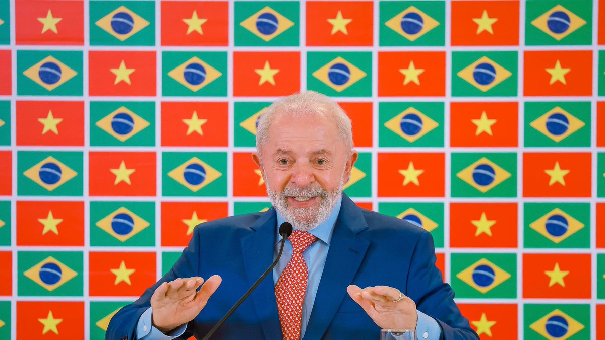 Em uma semana marcada por conquistas concretas, o governo <a href="/LulaOficial/">Lula</a> mostrou mais uma vez que é possível fazer política com resultado, compromisso social e visão de futuro. Confira:

🇨🇳 Novos acordos com a China garantem investimento recorde para o Brasil

🕵🏽‍♂️ Avanço nas