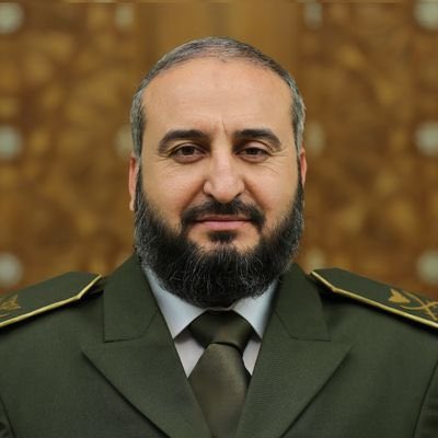 bad_qusay's tweet photo. ‼️
اعلان هام من وزير الدفاع السيد مرهف أبو قصرة @Murhaf_abuqasra 

«إلى أبناء سوريا الأحرار، لقد بدأنا بعد تحرير سوريا فوراً بالعمل على دمج الوحدات العسكرية ضمن إطار مؤسساتي موحد، واليوم ننقل لشعبنا الكريم نبأ دمج كافة الوحدات ضمن وزارة الدفاع السورية».

إن هذا الإنجاز الكبير لم يكن ليتحقق لولا تظافر جهود الجميع، وبهذه المناسبة لا يسعنا إلا أن نتقدم بخالص الشكر والتقدير لقادة وجنود الوحدات العسكرية على تعاونهم المثمر والتزامهم العالي، مستشعرين أهمية المرحلة ومتطلباتها.

انطلاقاً من أهمية العمل المؤسساتي، فإننا نشدد على ضرورة التحاق ما تبقى من المجموعات العسكرية الصغيرة بالوزارة بمدة أقصاها (10) أيام من تاريخ هذا الإعلان، وذلك استكمالاً لجهود التوحيد والتنظيم، ونؤكد أن أي تأخير في هذا الصدد سيستلزم اتخاذ الإجراءات المناسبة وفق القوانين المعمول بها.