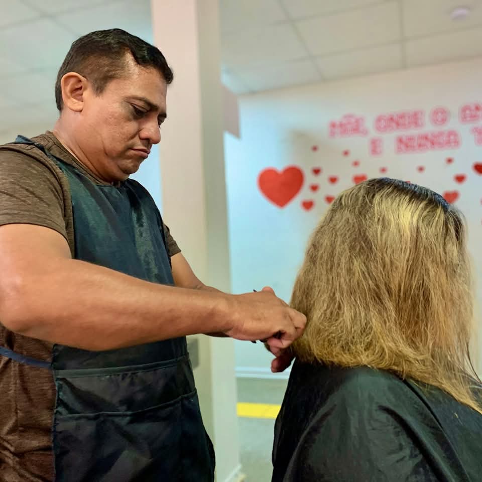 prefmacapa's tweet photo. Cuidando de quem cuida! 💕
Mamães atípicas receberam acolhimento, com massagem, exames, apoio psicológico, corte de cabelo e mais.
Ação com muito carinho da Prefeitura de Macapá! ✨️
#CuidandodeQuemCuida #PrefeituraDeMacapá #MãesAtípicas #Semsa #TEA https://t.co/rW2MAxxKnq