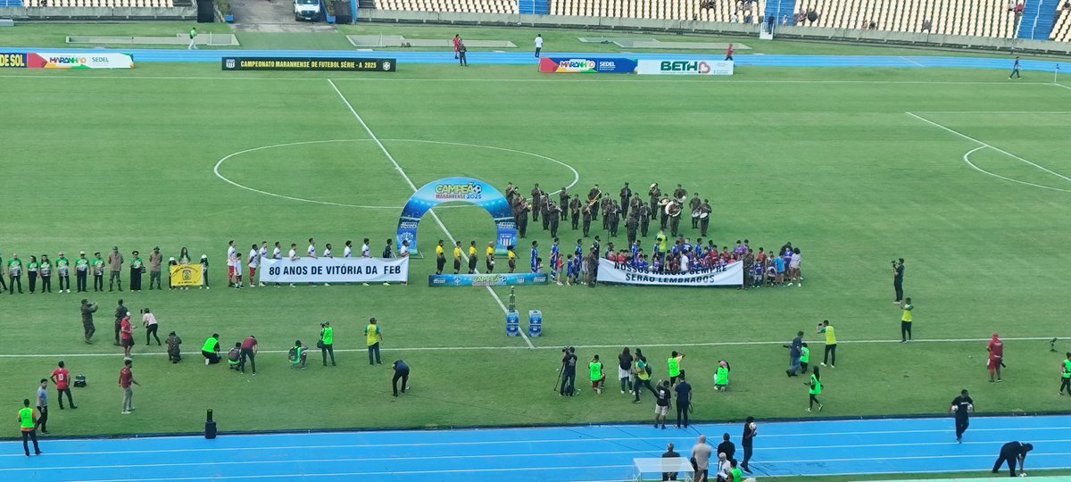 FutMaranhao's tweet photo. #MA2025 | Faixas de homenagem aos 80 anos da vitória da Força Expedicionária Brasileira na 2ª Guerra Mundial. https://t.co/Vl7n1p2cwF