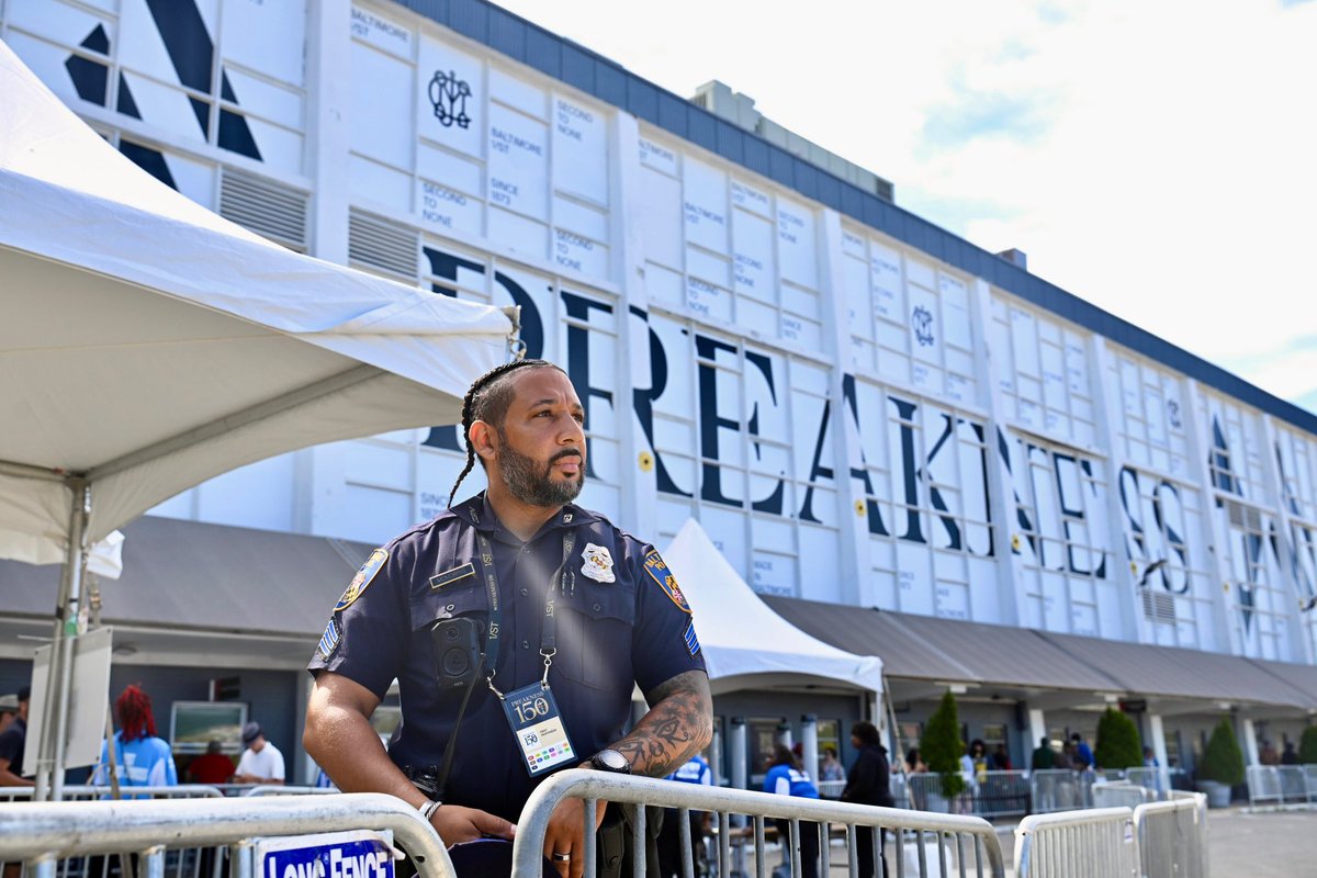 BaltimorePolice's tweet image. Happy @PreaknessStakes Baltimore! BPD will be out and about throughout the area to ensure everyone has an enjoyable and safe time. #BaltimoreStrong #Preakness #HorseRacing
