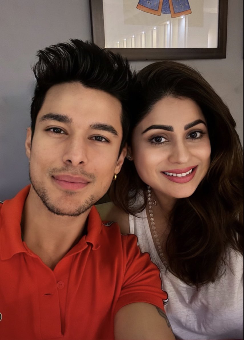 Meraki_Sonja's tweet photo. #PraSha moment! Delightful! Looking so cute the both of you! Enjoy, have fun &amp; make memories!🤍 Kisses love!🤗❤️♾
#PratikSehjapal
#PratickSejpal
#Shukar https://t.co/RSMQsQeRBa