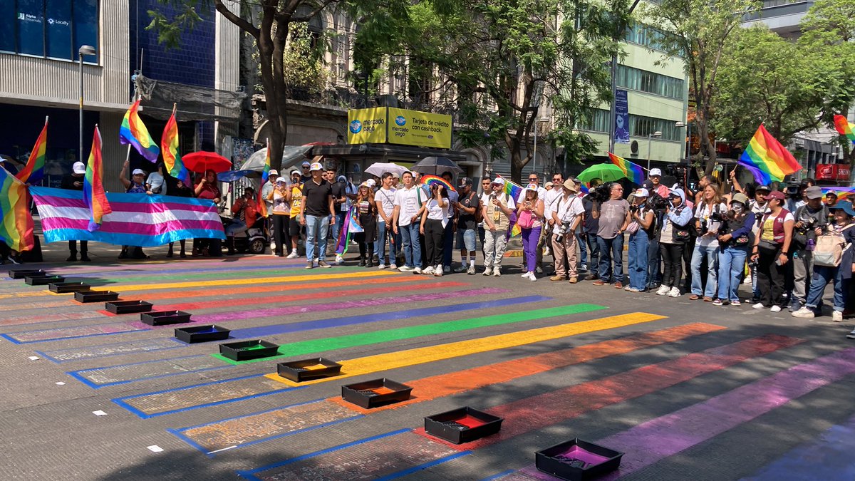 Québec en México (@quebecmx) on Twitter photo Tuvimos el gusto de participar en la pinta del paso arcoíris y el evento conmemorativo del día intercontinental contra la homofobia y la transfobia organizado por <a href="/COPRED_CDMX/">COPRED CDMX</a> y <a href="/YaajMexico/">Yaaj México®</a> en presencia de la jefa de gobierno <a href="/ClaraBrugadaM/">Clara Brugada Molina</a> ⚜️🏳️🌈🏳️⚧️🇲🇽 Québec será siempre su aliado! Tuvimos el gusto de participar en la pinta del paso arcoíris y el evento conmemorativo del día intercontinental contra la homofobia y la transfobia organizado por <a href="/COPRED_CDMX/">COPRED CDMX</a> y <a href="/YaajMexico/">Yaaj México®</a> en presencia de la jefa de gobierno <a href="/ClaraBrugadaM/">Clara Brugada Molina</a> ⚜️🏳️🌈🏳️⚧️🇲🇽 Québec será siempre su aliado!