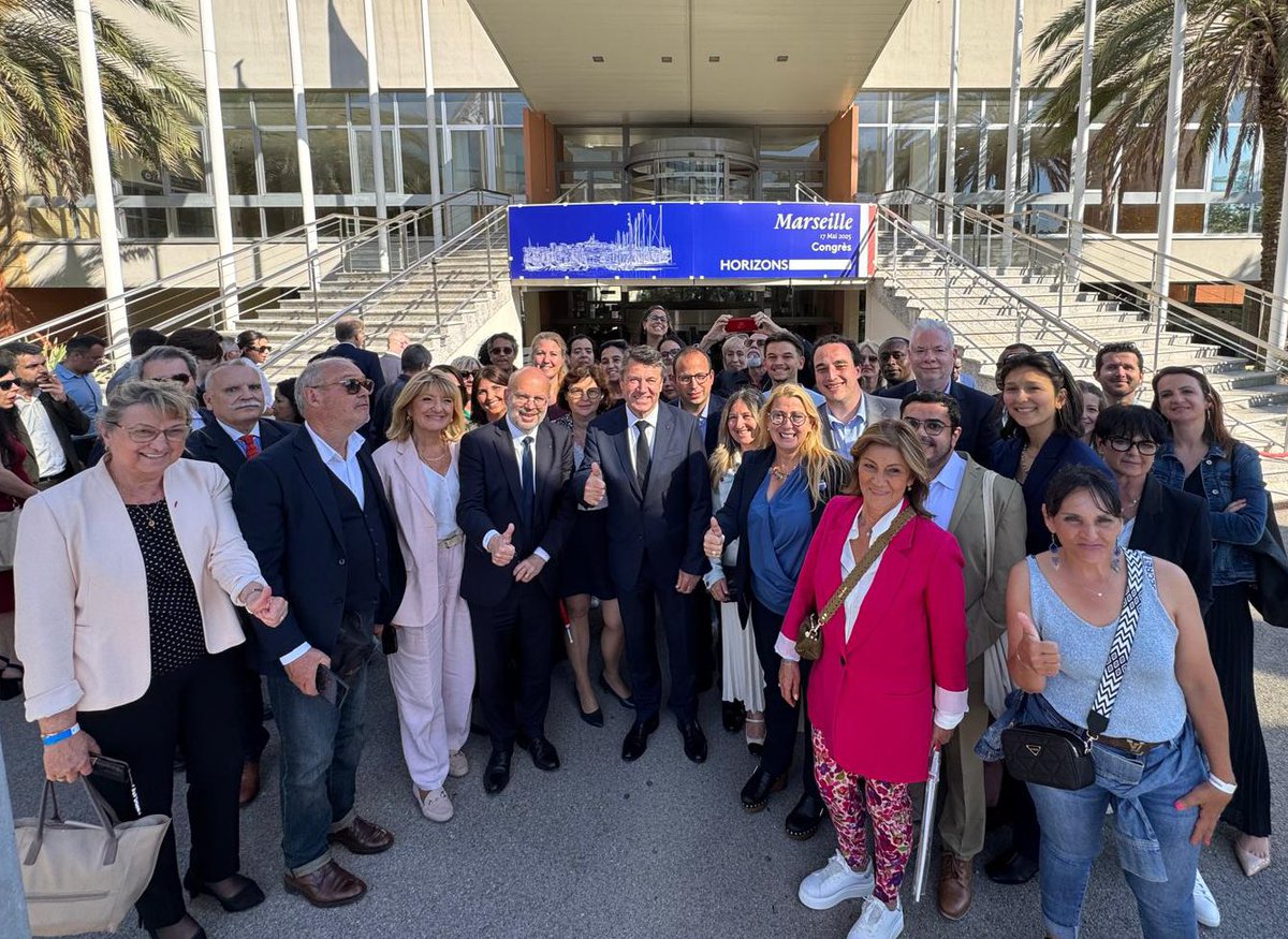 Merci aux centaines de Niçois venus aujourd’hui au congrès <a href="/HorizonsLeParti/">Horizons</a> pour soutenir <a href="/EPhilippe_LH/">Edouard Philippe</a>. Merci aux élus, aux jeunes <a href="/avec_estrosi/">Jeunes avec Estrosi</a>, aux militants des Amis du Maire et à tous les Niçois.
Votre mobilisation, votre énergie et votre fidélité sont une vraie force :