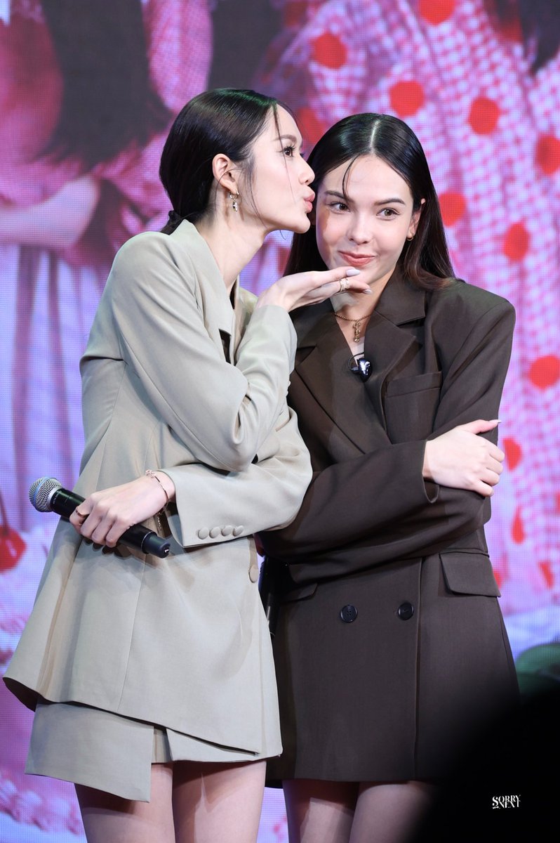 5ORRYN3XT's tweet photo. 250517 lmsy Macau fanmeeting

#LMSYFANMEETINGINMACAU
#ลูกหมีซอนญ่า #LMSY https://t.co/b0klqEYaSo