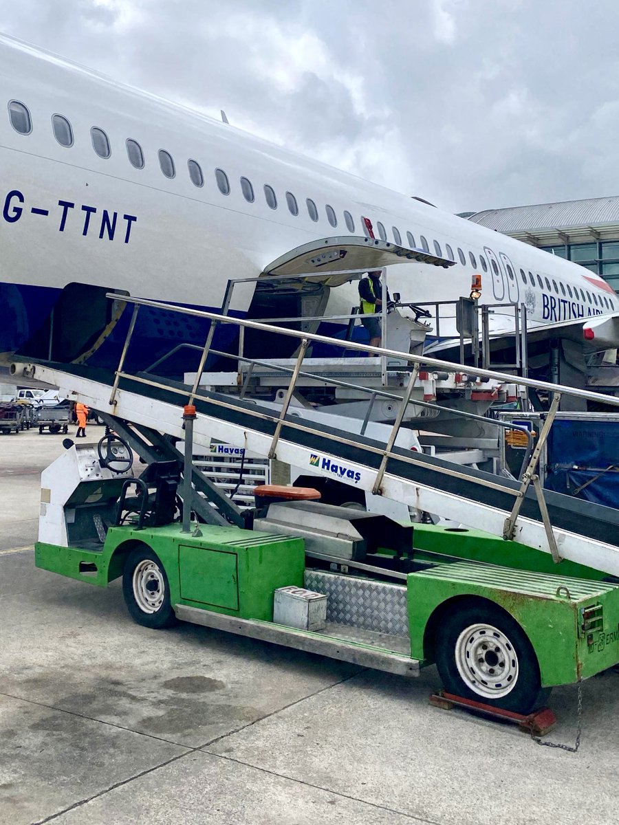 HavasGH's tweet photo. Yaz sezonu için yeniden seferlerine başlayan British Airways’i İzmir istasyonumuzda karşıladık.
Londra Heathrow’dan İzmir Adnan Menderes Havalimanı’na 128 yolcu ile gerçekleşen ilk seferle birlikte sezon boyunca British Airways’e hizmet vermeye devam edeceğiz.
Tekrar görüşmek ne güzel 👍