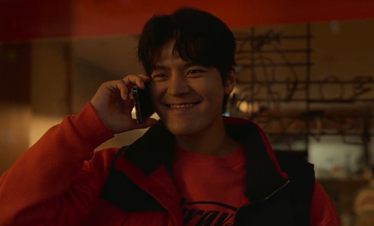 romcomdayaris's tweet photo. baku calling sieun if he got home safely, all worried and concerned but used and inserted that he got rejected by the ladies during their morning job as volunteers to connect with sieun more will never be endearing to me 😔

#WeakHeroClass2 #WeakHeroClass2Ep3 https://t.co/NddpPhR9Rk