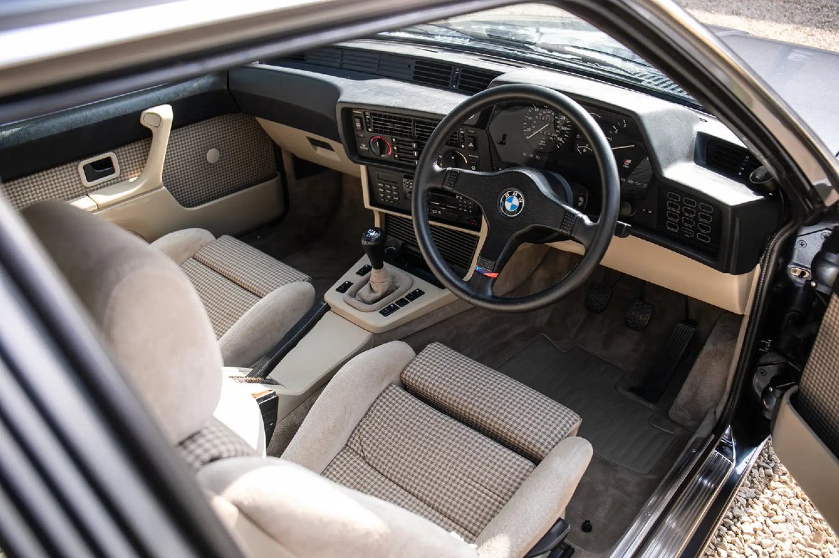 UltimativCars's tweet photo. #SupercarFest2025
The #BMW #6er|#6Series [#E24] as #M635CSi (1984-86) was only made as #Coupé in 5.855 units:
5.167 LHDs (🇪🇺3.400,🇺🇸1.767,🇯🇵[!] 164) &amp;
524 #UK-#RHD|s.

This '86 🇬🇧 #Arctic-#Blue was est. at £35-45k to be sold after a small, but long doing bid-"war" at low £36k.
😍 https://t.co/mxWyZpga9J