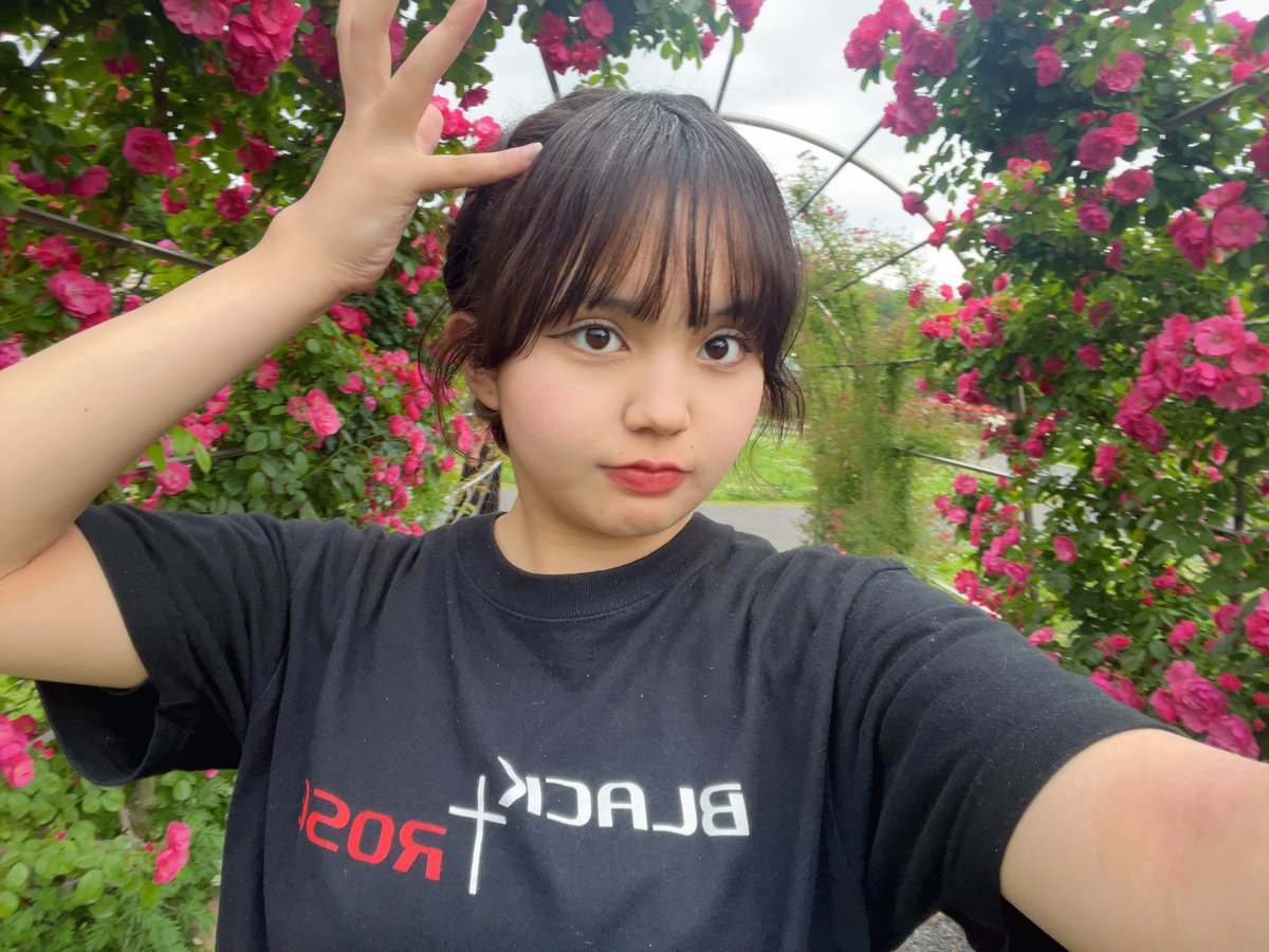 3eena_'s tweet photo. #ばら祭り2025 ありがとうございました！⊹ ࣪ ˖ ꫂ ၴႅၴ ₊ ⊹
ものすごく楽しくて、幸せな1日でした（т-т）ブラクロ卒業がばら祭りでよかったっ🌹 
改めて、お越しくださった皆さん、スクール生のみんな、スタッフの皆さんありがとうございました！ https://t.co/64sUuirBy4