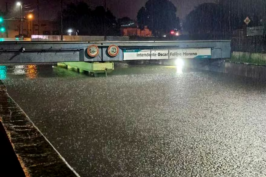 drjorgerachid's tweet photo. IMPRESIONANTE OPERATIVO EN PROVINCIA
El Gobierno de Axel con el Ministerios de Desarrollo, de Salud y de Trabajo están preparados y actuando desde el alerta meteorológico
El despliegue está intentando dar respuesta al drama: 400 mm de agua caída una precipitación insólita
ES AXEL https://t.co/JSD58DbLxD
