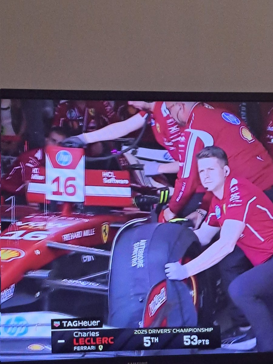 SHDomingues's tweet photo. #F1nobandspsorts #f1naband 

Depois da F3...F2...agora F1 https://t.co/NPMGJVDI2N