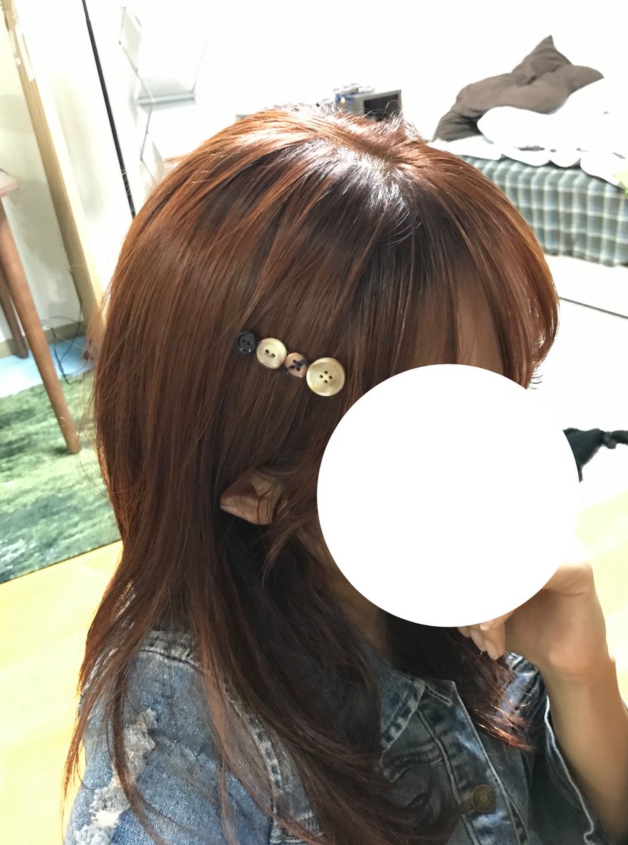 vvvvavava's tweet photo. 집에 굴러다니는 실핀에 단추붙여봤는데
예쁜듯하오 https://t.co/zC7jcDKqan