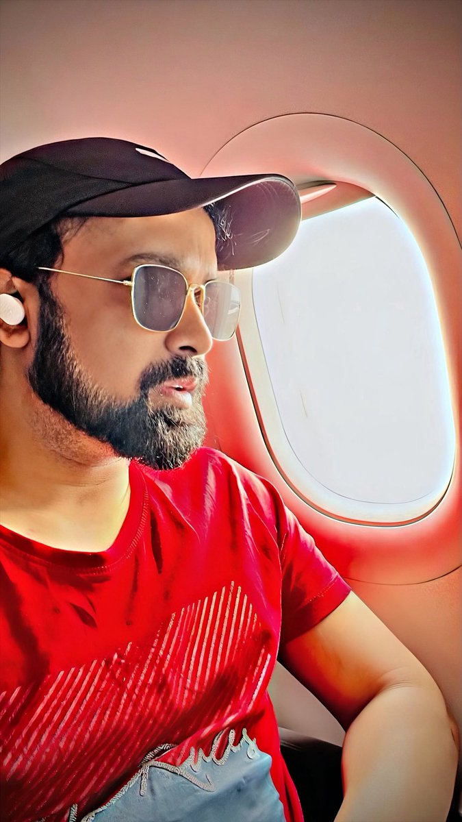 raaj_raj69's tweet photo. बहुत कुछ टूटता है जब नया कुछ बनता है। 🧿🛫

#motivation #dedication #newpostchallenge https://t.co/w49UmEgid0