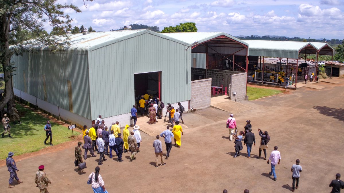 StateHouseUg's tweet photo. President @KagutaMuseveni and First Lady @JanetMuseveni today launched the Presidential @IndustrialHubs in Kijwiga, Mwenge—empowering youth with practical skills for jobs and entrepreneurship. https://t.co/5Z2Az8Vgzv