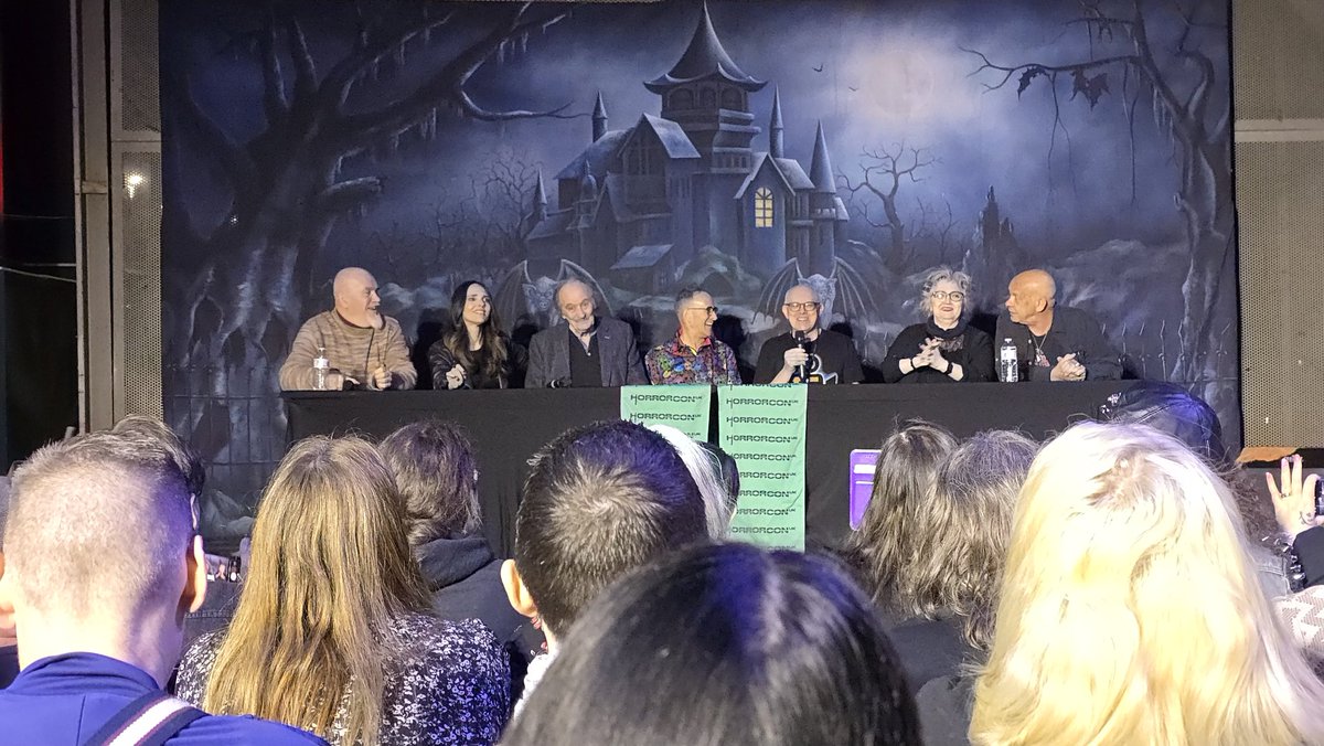 tommyknocker16's tweet photo. HELLRAISER REUNION!❤️ #horrorconuk #HorrorFamily #HorrorFans https://t.co/AJY00tZtSu