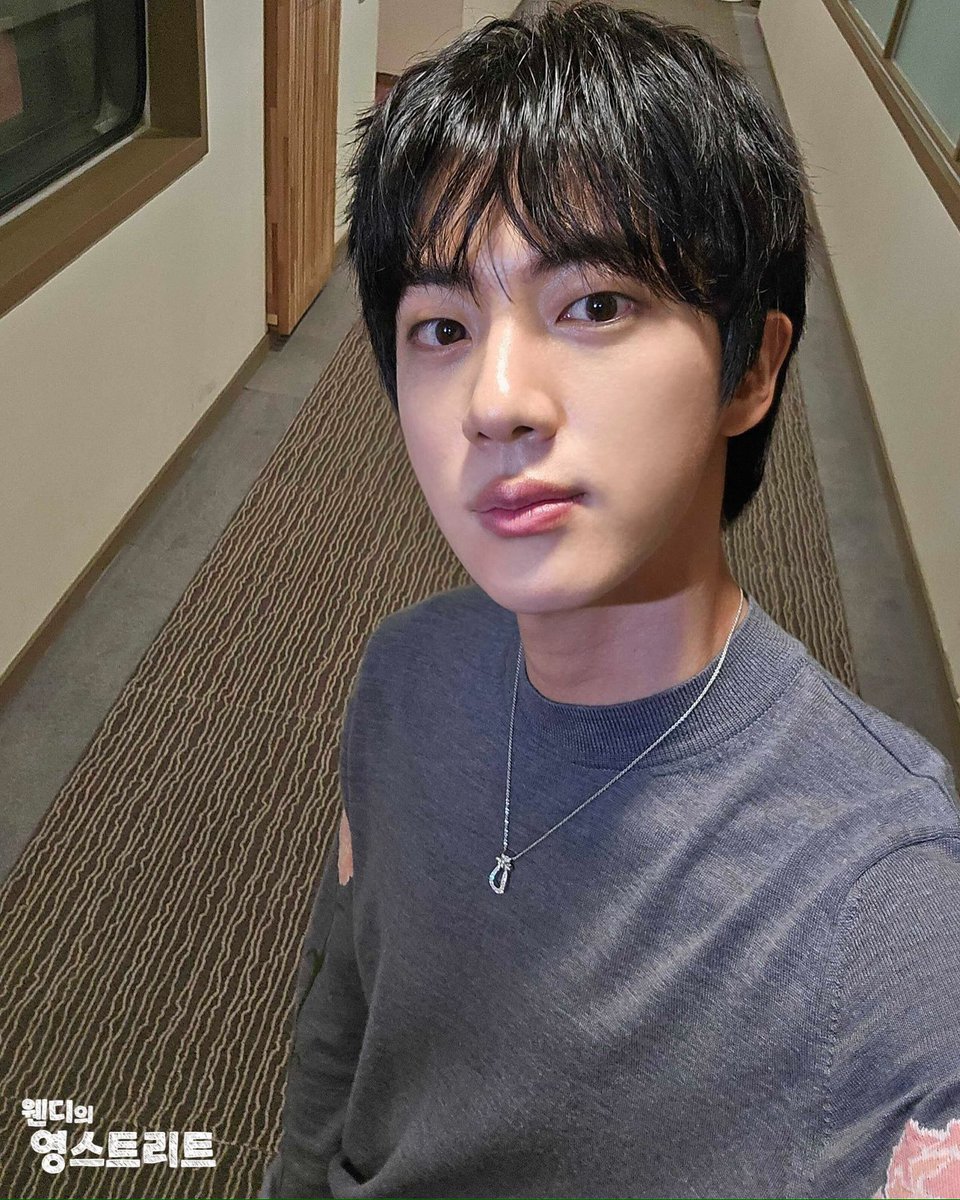 JIN ON YOUNGSTREET SELFIES