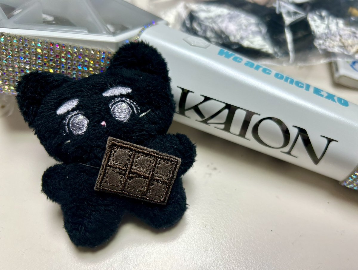 BojaJaju's tweet photo. 🐻카이온 막콘 나눔🐻

매우 소소합니다만🤭

🐻카이온 응원봉 스티커 (잘 안보이지만 카모 무늬입니다)
🐻이름표 (핑크, 블루,블랙- 종인이랑 경수꺼 조금 있어요)
🐻초코렛 인형가방 (천연소가죽이라 새가방냄새 아주 조금나요ㅋㅋㅋ)
🐻딸기맛 팝코니 소량

#rt 부탁드려요 https://t.co/DfNj1dL1ua