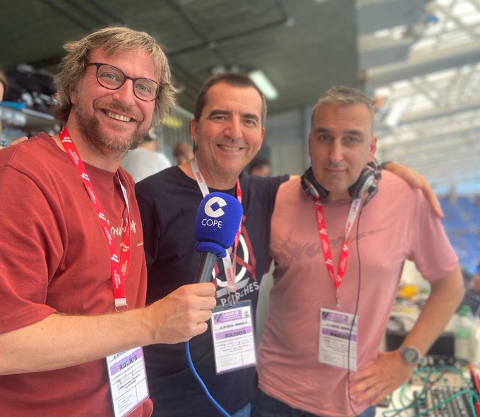 Tiempo de Juego (@tjcope) on Twitter photo 🏟️ ¡Rueda el balón en Riazor!
💥 DEPOR 0 - 0 GRANADA
➡️ Jornada 40 Segunda
#DeporGranada
🎙️<a href="/gdobarro/">Germán Dobarro</a>
🎧 <a href="/pepe_torrente/">Pepe Torrente</a>
🥅 Paco Liaño
🌞 <a href="/Ruben_Canizares/">Rubén Cañizares</a>
📻 COPE
💻Cope.es
📲 APP 🏟️ ¡Rueda el balón en Riazor!
💥 DEPOR 0 - 0 GRANADA
➡️ Jornada 40 Segunda
#DeporGranada
🎙️<a href="/gdobarro/">Germán Dobarro</a>
🎧 <a href="/pepe_torrente/">Pepe Torrente</a>
🥅 Paco Liaño
🌞 <a href="/Ruben_Canizares/">Rubén Cañizares</a>
📻 COPE
💻Cope.es
📲 APP