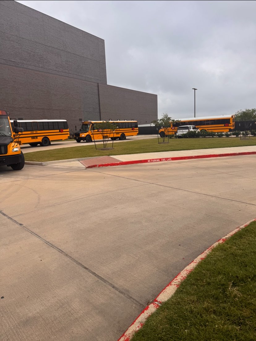 Lamar Consolidated HS parents utilizing our Shuttle Bus Service to see their Graduate(s) “Walk Across the Stage” this morning…

#NoObstaclesWhatsoever
#CongratsGraduates2025

<a href="/LamarCISD/">Lamar CISD</a>
