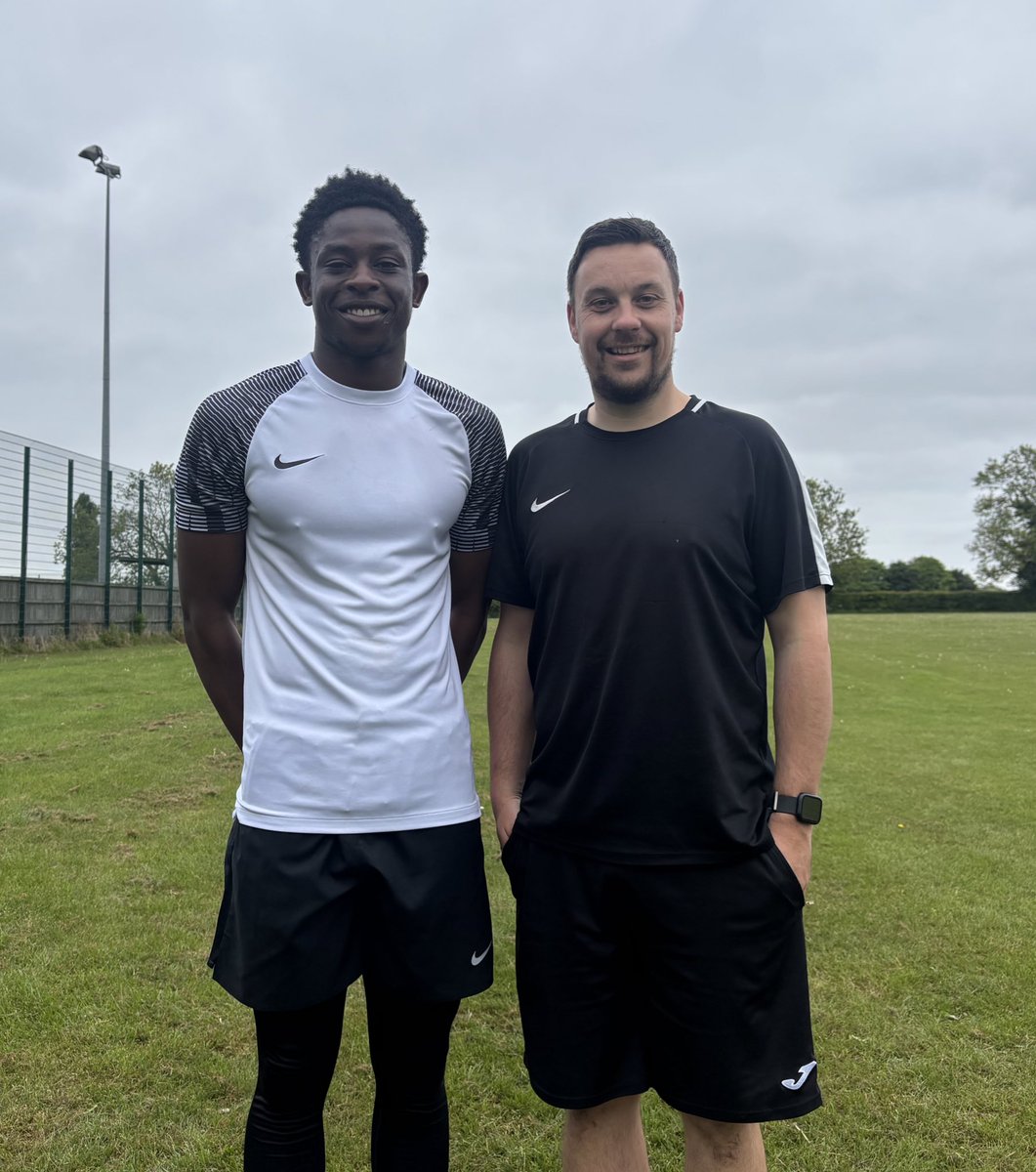 And we’re back! ⚽️🥅Good to be out on the grass with <a href="/EdwinEssel10/">Edwin Essel</a> again this morning. Getting his legs going again after some time away. 

After a few knock backs including surgery, Ed will be back scoring goals this season! ⚽️🥅