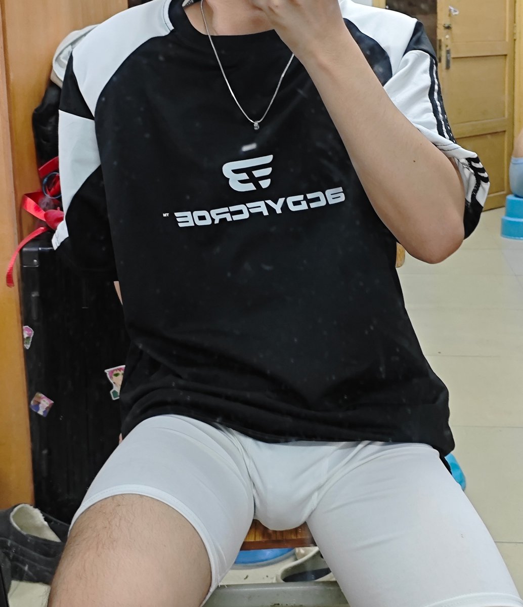 骚逼，想不想要爸爸的原味高弹
#yw #高弹 #大鸡吧