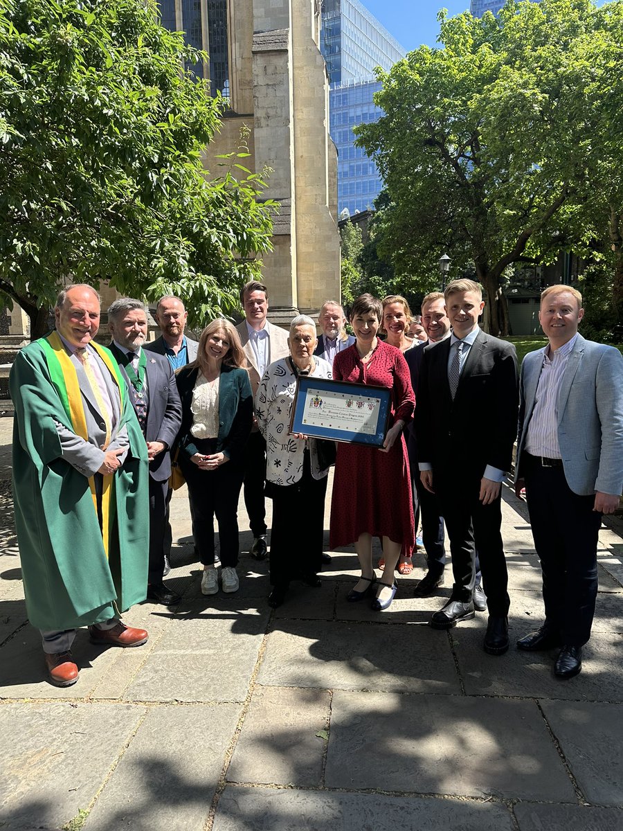 Caroline Pidgeon (@carolinepidgeon) on Twitter photo What a huge honour to receive the Freedom of Southwark today. Wonderful to be joined by my Ward colleague for 12 years <a href="/JGurling/">James Gurling</a>, <a href="/SimonHughes/">Simon Hughes</a> and <a href="/swklibdems/">Southwark Lib Dems</a> Council group What a huge honour to receive the Freedom of Southwark today. Wonderful to be joined by my Ward colleague for 12 years <a href="/JGurling/">James Gurling</a>, <a href="/SimonHughes/">Simon Hughes</a> and <a href="/swklibdems/">Southwark Lib Dems</a> Council group