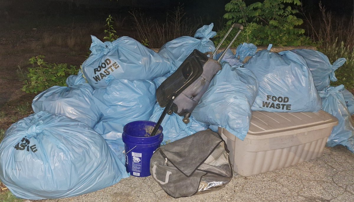 Volunteers from a few community orgs got together to do a big cleanup over the past few days. We filled 20 bags, between 1250 and 1500 lbs total. To those in our city who've voiced concerns about litter in public spaces: we hear you. We believe we're all in this together...
1/2