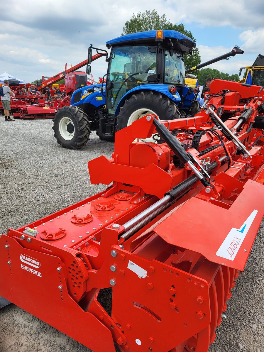TCBR_France's tweet image. Je pense que @LoranG76 @BruCardot et @guillaume_redon seront d'accord que c'est quand même ce que l'ont fait de mieux
N'en déplaise à @chrousseaux @agrikol @vincentluherne @Paolodu16 et bien d'autres