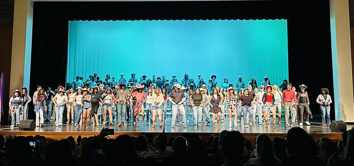 CTChorale's tweet image. Ranger Revue was unforgettable last night! Thank you to those that came out to support our singers and cheered us on! See you all at banquet tonight! 💜💛