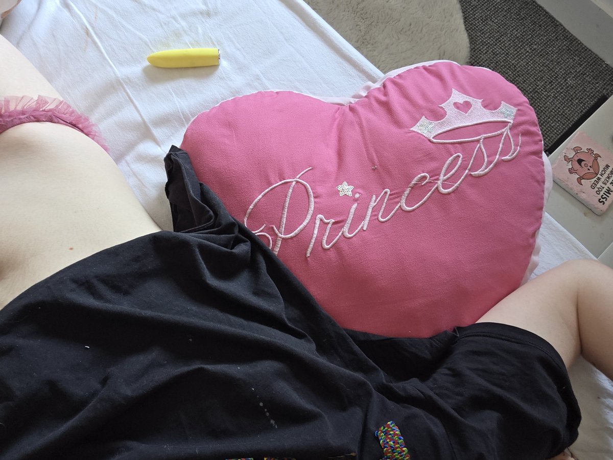 sugar_brat69's tweet photo. You know what time it is 🥵💦
🐇🧚♀️✨️Princess time👸🏻✨️💘
#fuckdoll #whore #slut #cumdump #boppy #ofgirl #ukonlyfans #sub #domme #simp #agegap #brat #ddlg https://t.co/WBGqKya8aP