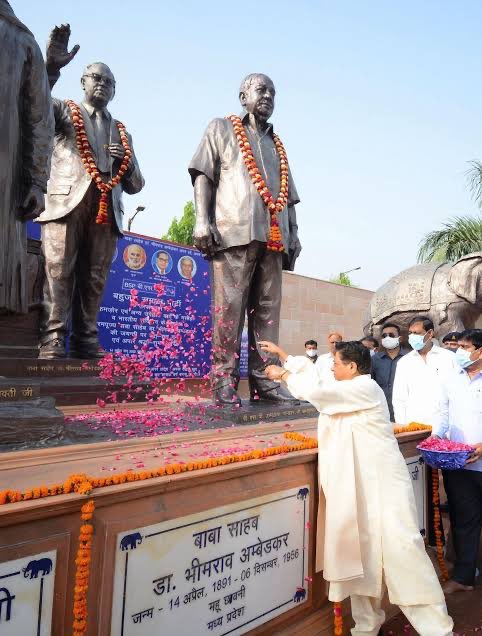मध्य प्रदेश में इस समय बाबासाहेब की मूर्ति स्थापित करने के लिए लोग प्रयासरत हैं, लेकिन एक दूसरा वर्ग इसका विरोध कर रहा है जो की स्वाभाविक है।

ठीक इसी तरह का एक और उदाहरण है जब महाराष्ट्र में मराठवाड़ा विश्वविद्यालय का नाम बदलकर बाबासाहेब के नाम पर करने के लिए भयानक विरोध