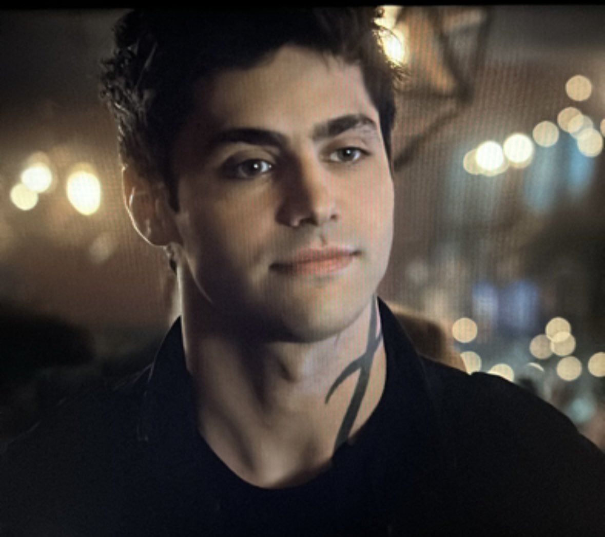 This pretty looking at the love of your life 🥺

#AlecLightwood #Shadowhunters #Malec
#MatthewDaddario #ReturnToTheShadows #SaveShadowhunters