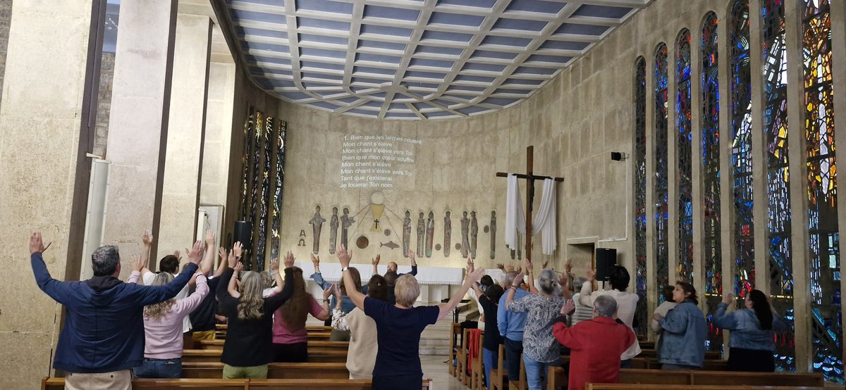 RadioMariaFr1's tweet photo. Retour sur la soirée de louange au Sanctuaire Notre-Dame de la Consolation – Hyères ✨
Quelle grâce !
Merci Seigneur pour cette magnifique soirée remplie de chants 🎶, de prières 🙏 et de paix 🕊️.
Les cœurs étaient en fête et tournés vers Lui !
#RadioMaria #MariaDon #Louange https://t.co/lmsJqnFk5D