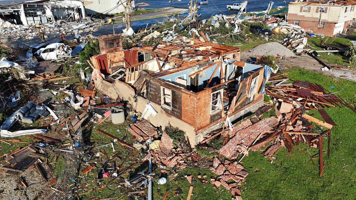 Tornado damage from London. #kywx #ekywx <a href="/spann/">James Spann</a> <a href="/AndrewWMBF/">Andrew Dockery</a> <a href="/nwsjacksonky/">NWS Jackson KY</a> <a href="/JenNimePalumbo/">Jennifer Palumbo</a> <a href="/jsmithwx/">Jordan Smith</a> <a href="/brobwx/">Brandon Robinson</a> <a href="/jloganwxguy/">Justin Logan FOX 56</a> <a href="/weatherchannel/">The Weather Channel</a> <a href="/JimWKYT/">Jim Caldwell ⛈️</a> <a href="/WeatherNation/">WeatherNation</a> <a href="/JimCantore/">Jim Cantore</a> <a href="/cjwxguy56/">Chris Johnson FOX 56 Weather</a> <a href="/Kentuckyweather/">Chris Bailey</a> <a href="/MarcWeinbergWX/">Marc Weinberg</a> <a href="/danpend3500/">Danny Pendleton</a> <a href="/BillMeck/">Bill Meck</a>