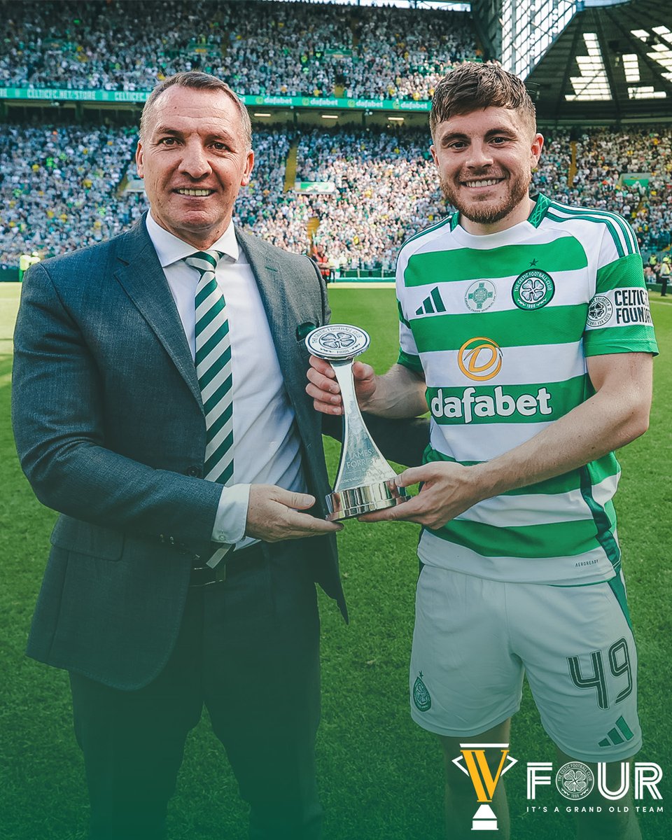 😀💚The most decorated player in #CelticFC history!

#FOURItsAGrandOldTeam🏆