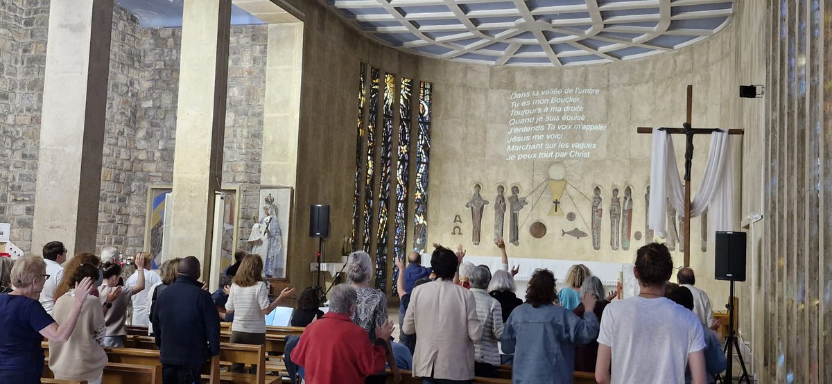 RadioMariaFr1's tweet photo. Retour sur la soirée de louange au Sanctuaire Notre-Dame de la Consolation – Hyères ✨
Quelle grâce !
Merci Seigneur pour cette magnifique soirée remplie de chants 🎶, de prières 🙏 et de paix 🕊️.
Les cœurs étaient en fête et tournés vers Lui !
#RadioMaria #MariaDon #Louange https://t.co/lmsJqnFk5D