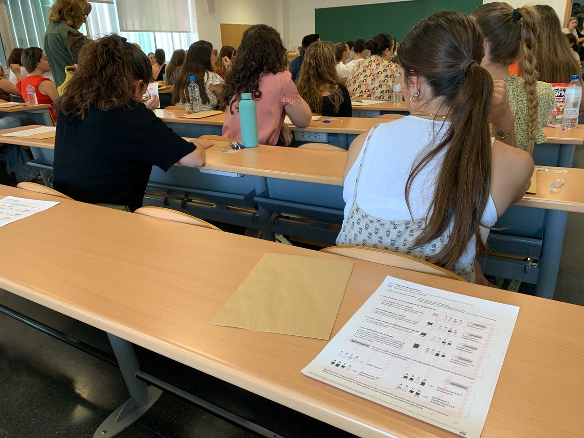 ICOESevilla's tweet photo. 📝#Enfermería lidera la afluencia de aspirantes en las #oposiciones del #SAS #SevillaHoy
🔗 saludand @CGEnfermeria @AMatronas @faecap @APap_A @sanidadgob
▶️ LEE: https://t.co/mE0dmbim63 https://t.co/6tdw9vi05S