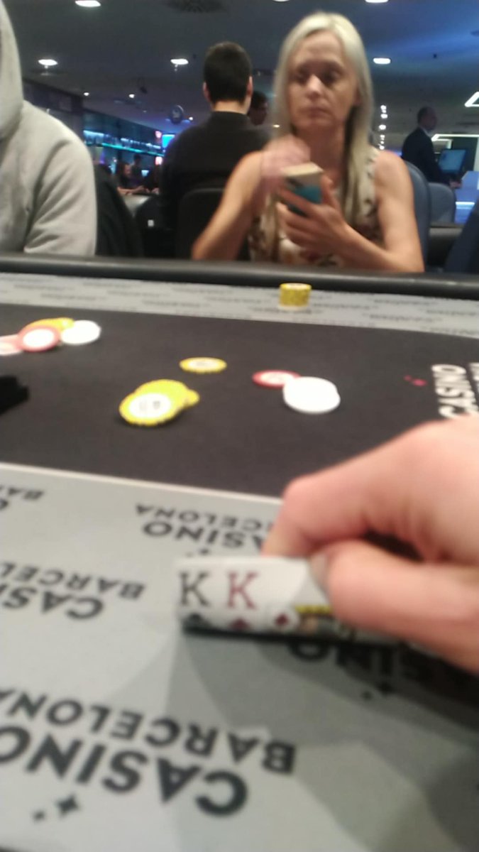 randomcrayon's tweet image. Playing cash with my friend Lindsey @casinobcn_poker @888pok