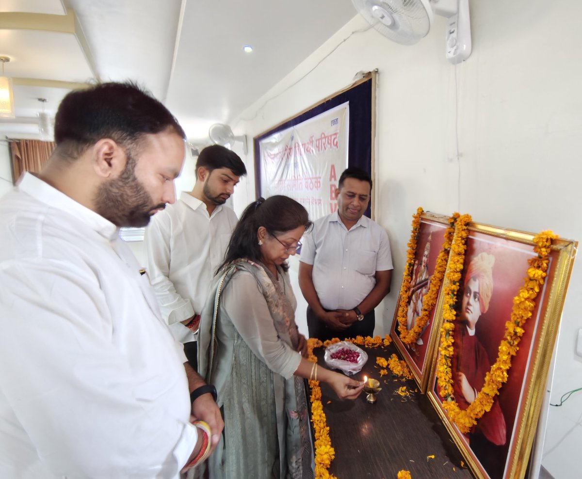 ABVPRaj's tweet photo. अभाविप जयपुर प्रांत में दो दिवसीय केंद्रीय प्रवास के निमित्त अखिल भारतीय छात्रा कार्य प्रमुख डॉ. @manuks_tj का जयपुर महानगर व सांगानेर एवं दौसा विभाग की जिला समिति की बैठक में रहना हुआ।
#ABVPRaj https://t.co/mK82OpLAmF