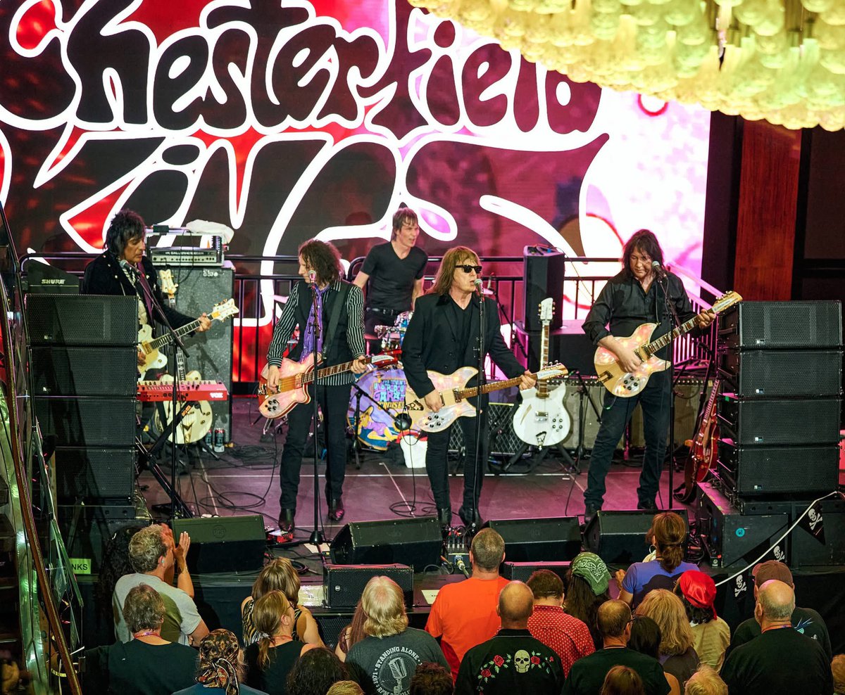 ChesterfieldKng's tweet photo. After one of our shows on the Little Steven’s Underground Garage Cruise our pal Peter Buck from REM came backstage to check out our light show Rickenbacker guitars…. it was Rickenbacker - mania!! https://t.co/ZH3us3ok2J