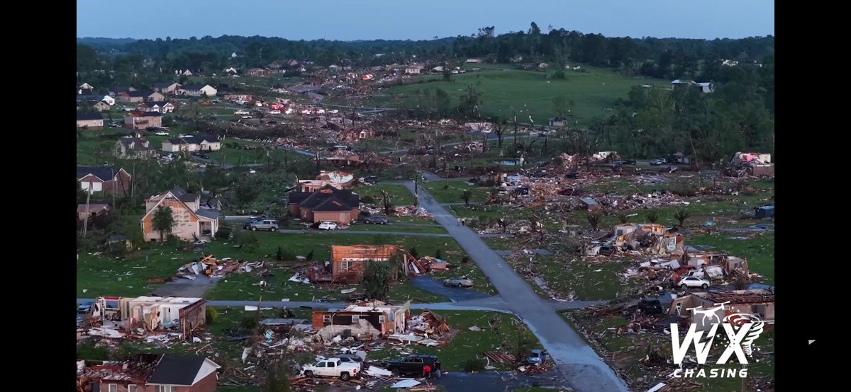 sarcasm_scoop's tweet photo. 💔 Devastation in London, KY

The destruction is violent and catastrophic — homes flattened to slabs, trees stripped bare, debris scattered like confetti in a storm.

At least 9 lives lost.

Early reports suggest possible EF4 tornado damage.
Praying for all affected. 🙏

Pic Credit -WXChasing
#KentuckyTornado #LondonKY #SevereWeather