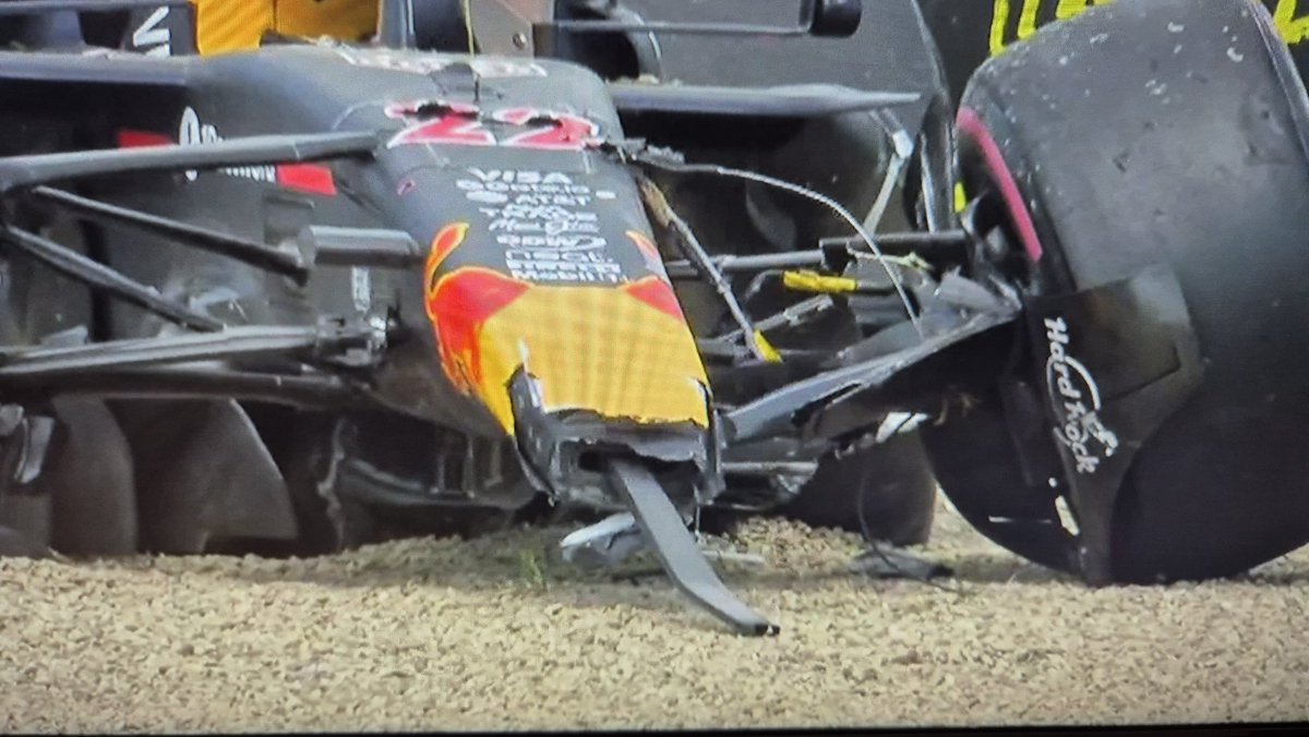 mopperkop's tweet photo. That @redbullracing is tired like an old dog #TongueOut #ImolaGP
Glad @yukitsunoda07 could walk away from that #HaloDidItsJob https://t.co/2cCvaFqDFS