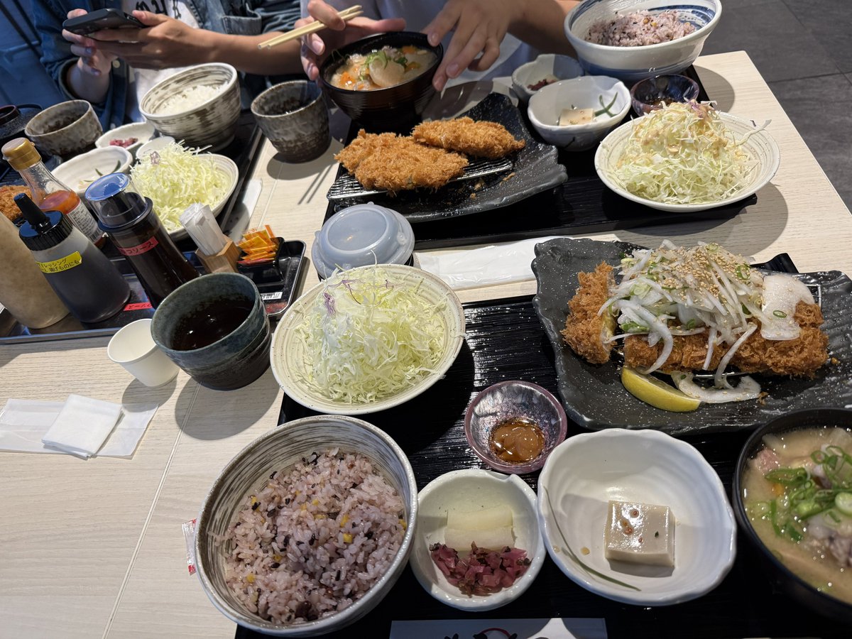 こちらこそ、ありがとうございました！
一日でたくさんのネタを案内することが出来て良かったです。良い思い出になったのでは、と思います。
またお待ちしております！

まるかつ、普段は1人で食べることが多いですが、たまには友人を連れていくのも良いですね✨