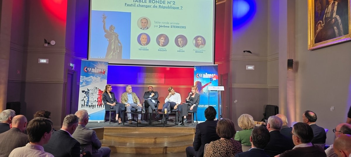 InstitutValmy's tweet photo. Lancement de notre 2ème table ronde de la journée animée par @sterkers :  "Faut-il changer la République ?" 

Avec @NPolony @PaulMelun Anne-Charlène Bezina et Arnaud Teyssier 

#Souveraineté #InstitutValmy https://t.co/9wBMoeYCN3