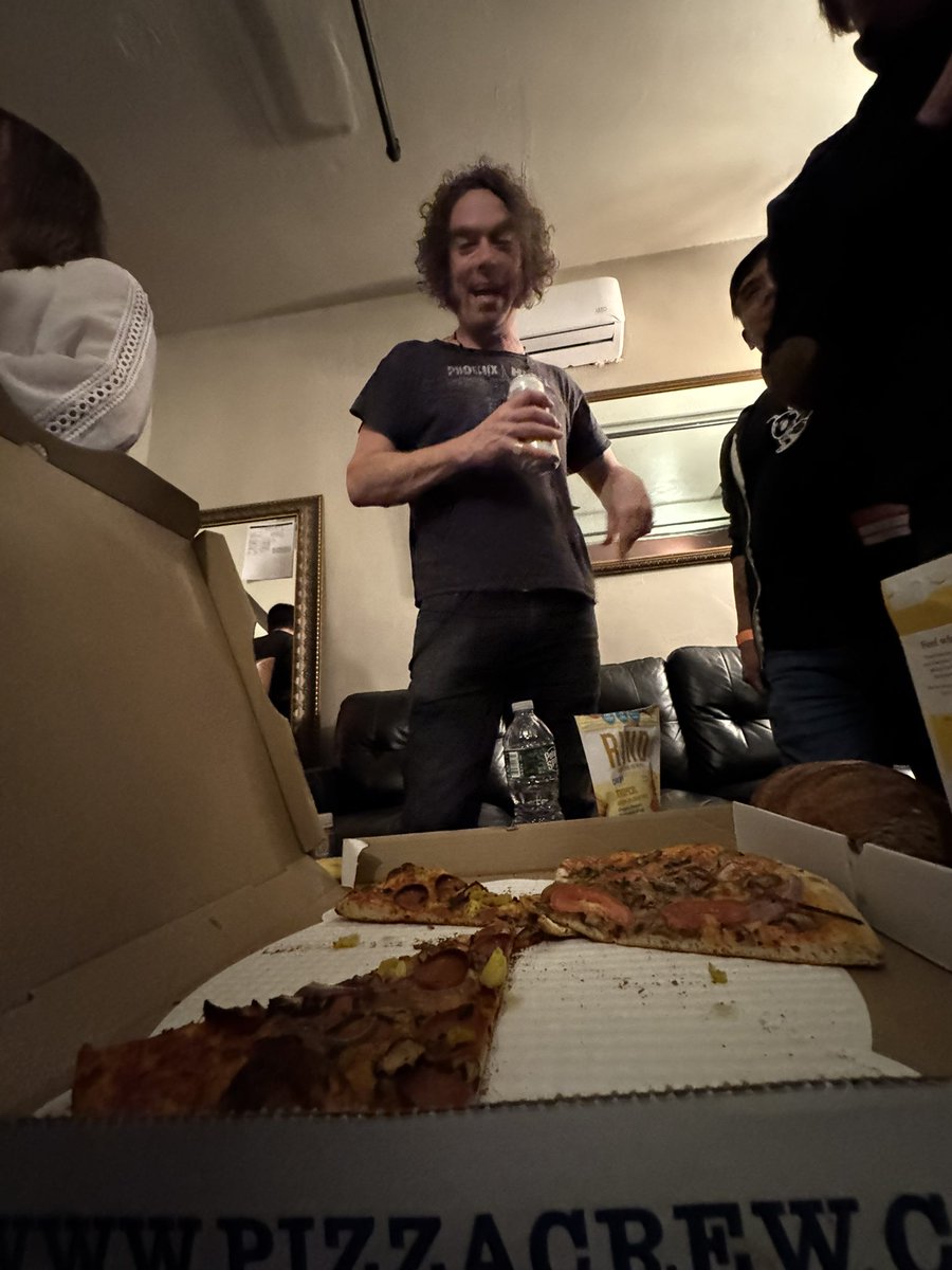 SteveConteNYC's tweet photo. Had such a great time @ The Dandy Warhols show — they are fantastic as a band & as humans.
Lovely to hang w/ Zia & Brent after show and had a nice chat w/ Courtney (I don’t really know Peter but his guitar sounds were freakin amazing!)
#ziamccabe #brentdeboer #thedandywarhols https://t.co/PUinnMkSqy