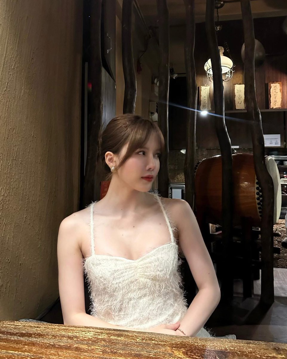 Thay vì bắn tinh tinh hãy bắn vô mặt em cho đỡ phí