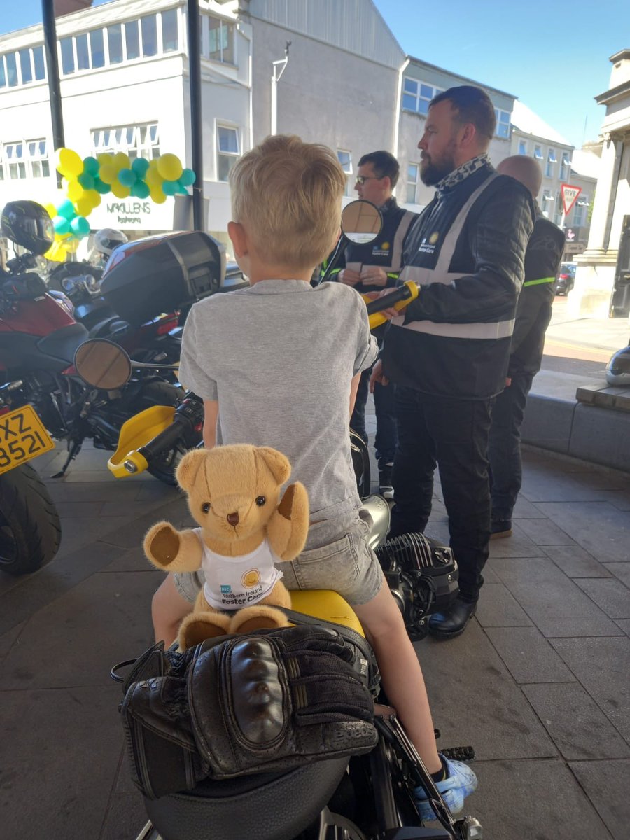 HSCAdopt_Foster's tweet photo. 🏍 FOSTERING 400 BIKER TOUR 🏍
@Mayor_MEA William MCaughey came out to support HSC NI Foster Care during our biker tour when they stopped in Ballymena. Thanks to everyone who came along to chat to the bikers &amp; our fostering team.😊
#FCF25 #CouldYouFoster #HSCNIFosterCare
@mea_bc https://t.co/KghF7Gmoz1