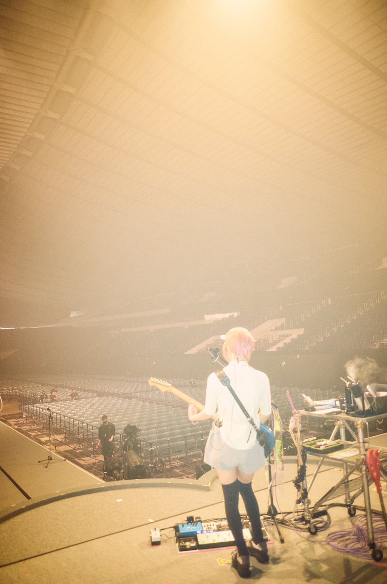 zutomayo's tweet photo. 熱中な名巧でした。。代々木体育館
来てくれてありがとう
みんなの声に無我夢中で、
味噌ーラン節も踊っちまったよ
汗と雨で風邪ひかないよに、帰り道もご安全にー☽   リハ写真っ https://t.co/qKhLRfIPYt