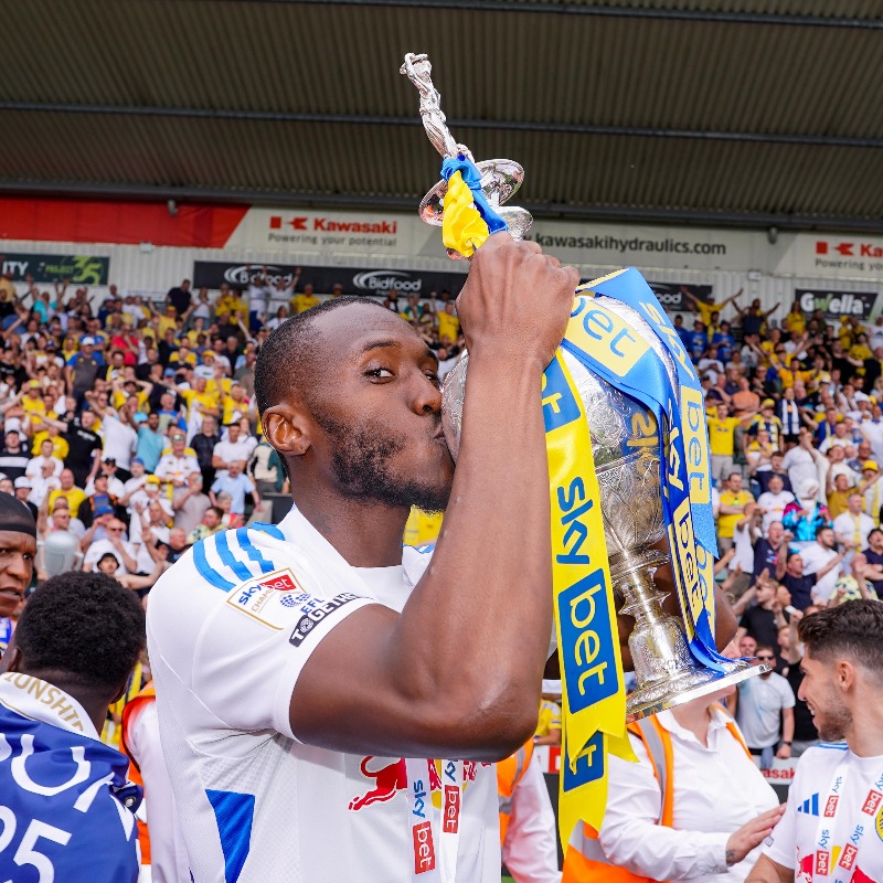 LUFC's tweet photo. 👏 Thank you, @JossGuilavogui!